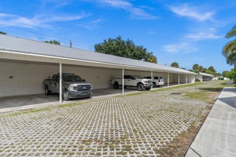 House in Okeechobee, Florida 3 bedrooms, 133.22 sq.m. № 2279038 - photo 11