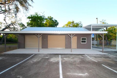 Commercial property in Mascotte, Florida 12.26 sq.m. № 1631561 - photo 1