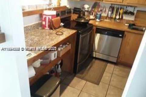 Condo in Miami, Florida, 1 bedroom № 1945879 - photo 18