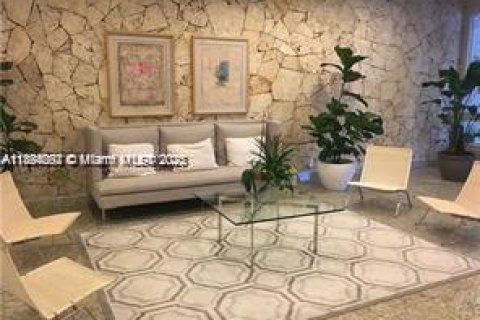 Condo in Miami, Florida, 1 bedroom № 1945879 - photo 5