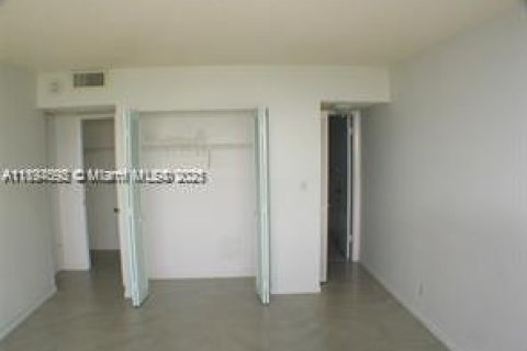 Condo in Miami, Florida, 1 bedroom № 1945879 - photo 25