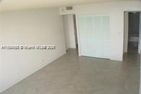Condo in Miami, Florida, 1 bedroom № 1945879 - photo 26