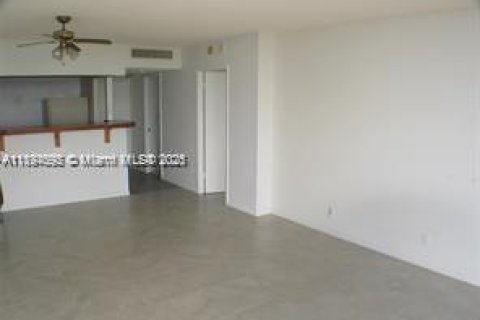 Condo in Miami, Florida, 1 bedroom № 1945879 - photo 15
