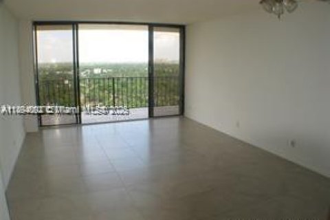 Condo in Miami, Florida, 1 bedroom № 1945879 - photo 12