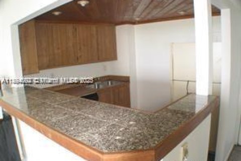 Condo in Miami, Florida, 1 bedroom № 1945879 - photo 14