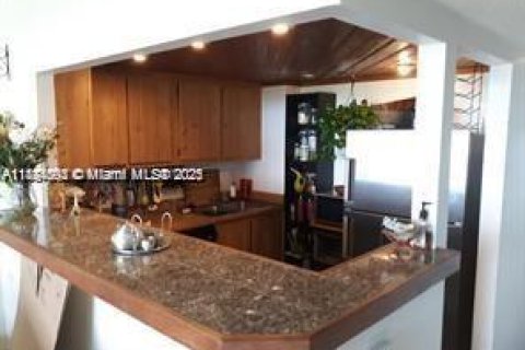 Condo in Miami, Florida, 1 bedroom № 1945879 - photo 19