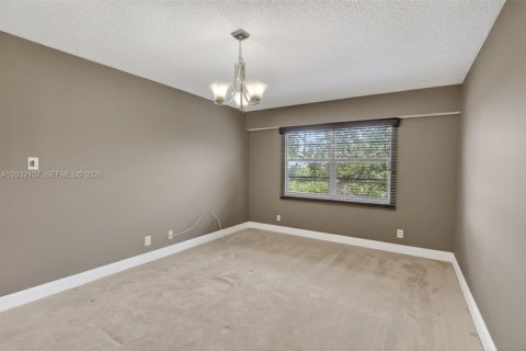 Condo in Pembroke Pines, Florida, 2 bedrooms  № 2186111 - photo 21