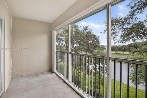 Condo in Pembroke Pines, Florida, 2 bedrooms  № 2186111 - photo 28