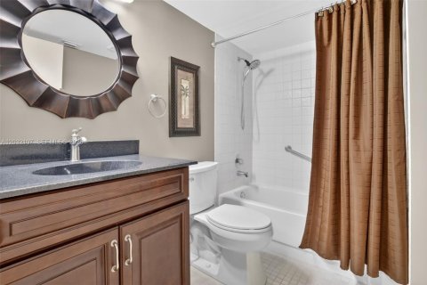 Condo in Pembroke Pines, Florida, 2 bedrooms  № 2186111 - photo 17
