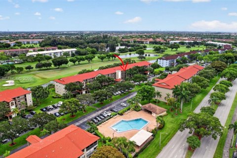 Condo in Pembroke Pines, Florida, 2 bedrooms  № 2186111 - photo 3