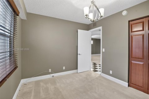 Condo in Pembroke Pines, Florida, 2 bedrooms  № 2186111 - photo 27