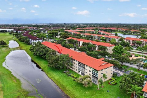 Condo in Pembroke Pines, Florida, 2 bedrooms  № 2186111 - photo 2
