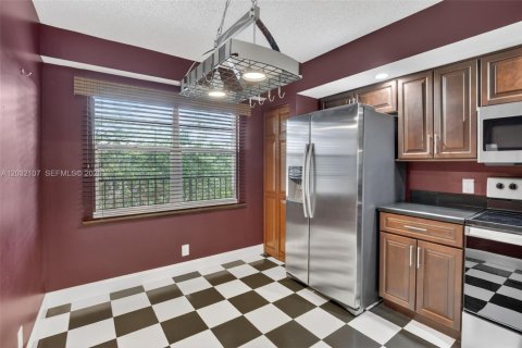 Condo in Pembroke Pines, Florida, 2 bedrooms  № 2186111 - photo 7