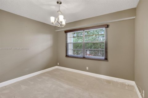 Condo in Pembroke Pines, Florida, 2 bedrooms  № 2186111 - photo 25