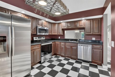 Condo in Pembroke Pines, Florida, 2 bedrooms  № 2186111 - photo 4