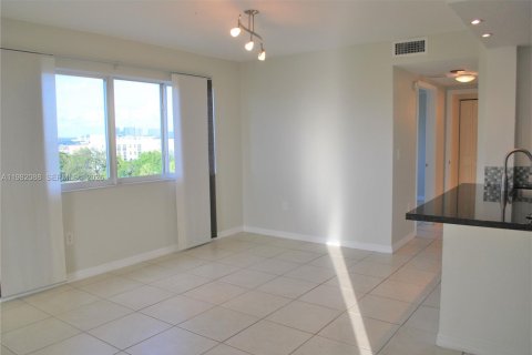 Condo in Miami, Florida, 2 bedrooms  № 2043094 - photo 30