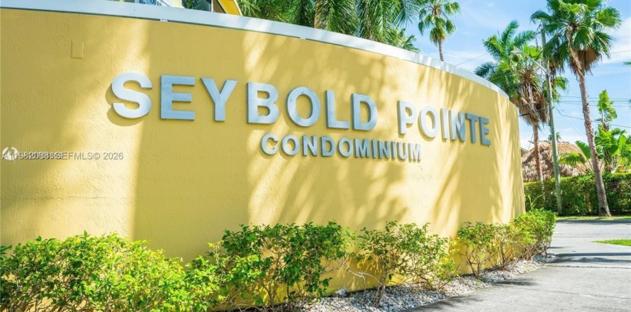 Condo in Miami, Florida, 2 bedrooms  № 2043094