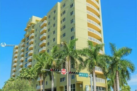 Condo in Miami, Florida, 2 bedrooms  № 2043094 - photo 3