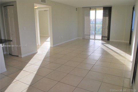 Condo in Miami, Florida, 2 bedrooms  № 2043094 - photo 11