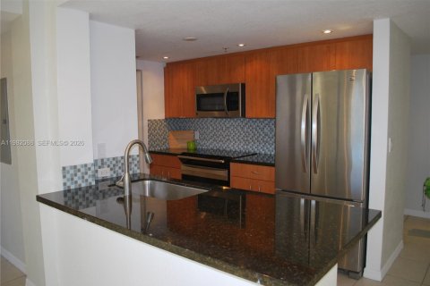 Condo in Miami, Florida, 2 bedrooms  № 2043094 - photo 23
