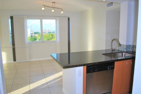 Condo in Miami, Florida, 2 bedrooms  № 2043094 - photo 8