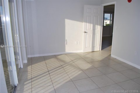 Condo in Miami, Florida, 2 bedrooms  № 2043094 - photo 14