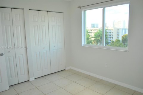 Condo in Miami, Florida, 2 bedrooms  № 2043094 - photo 19