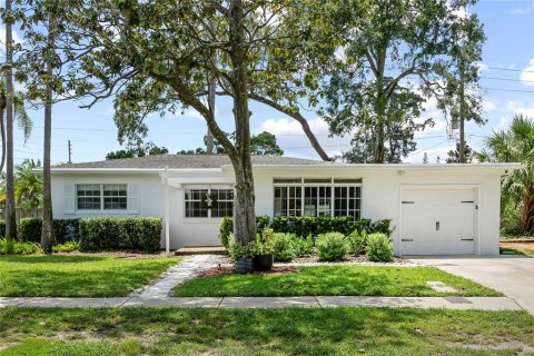 House in Orlando, Florida 4 bedrooms, 137.31 sq.m. № 2299515