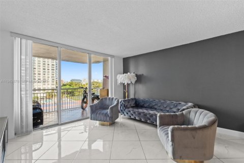 Copropriété à louer à Aventura, Floride: 2 chambres, 116.22 m2 № 2049862 - photo 15