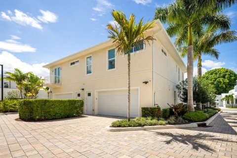 Townhouse in Stuart, Florida 3 bedrooms, 241.17 sq.m. № 2247666 - photo 11