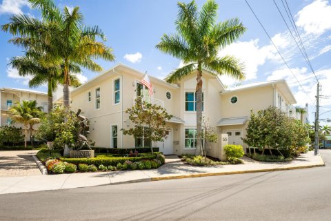Townhouse in Stuart, Florida 3 bedrooms, 241.17 sq.m. № 2247666 - photo 3