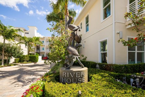 Townhouse in Stuart, Florida 3 bedrooms, 241.17 sq.m. № 2247666 - photo 10