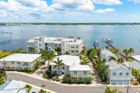 Townhouse in Stuart, Florida 3 bedrooms, 241.17 sq.m. № 2247666