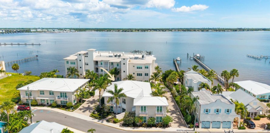 Townhouse in Stuart, Florida 3 bedrooms, 241.17 sq.m. № 2247666