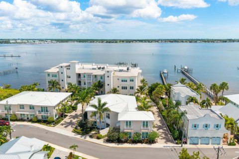 Townhouse in Stuart, Florida 3 bedrooms, 241.17 sq.m. № 2247666 - photo 12