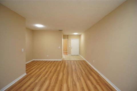 Touwnhouse à louer à Riverview, Floride: 3 chambres, 131.18 m2 № 2100592 - photo 8