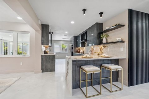 House in Saint Petersburg, Florida 3 bedrooms, 174.19 sq.m. № 1803619 - photo 8