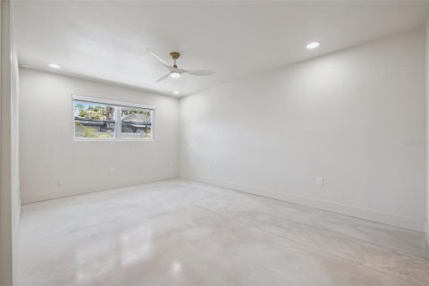 House in Saint Petersburg, Florida 3 bedrooms, 174.19 sq.m. № 1803619 - photo 27
