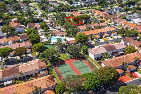 Casa en venta en Miami, Florida, 4 dormitorios, 187.29 m2 № 1984141 - foto 30