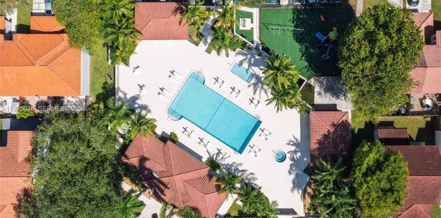 Casa en Miami, Florida 4 dormitorios, 187.29 m2 № 1984141