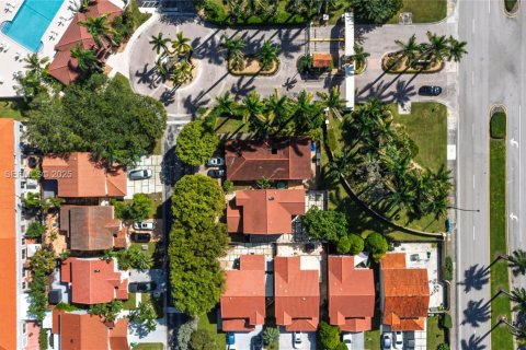 Casa en venta en Miami, Florida, 4 dormitorios, 187.29 m2 № 1984141 - foto 29