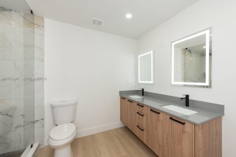 Casa en venta en Miami, Florida, 4 dormitorios, 187.29 m2 № 1984141 - foto 12