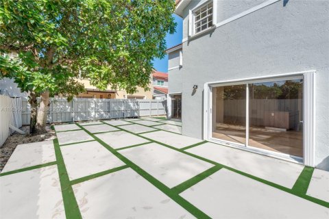 Casa en venta en Miami, Florida, 4 dormitorios, 187.29 m2 № 1984141 - foto 26