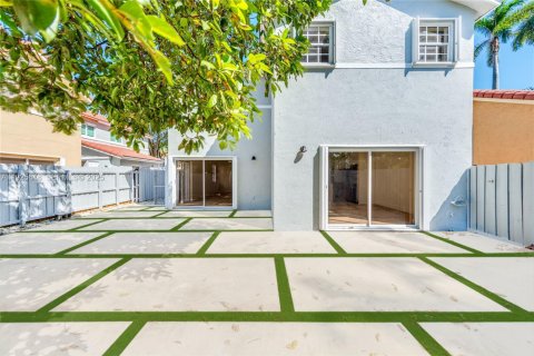 Casa en venta en Miami, Florida, 4 dormitorios, 187.29 m2 № 1984141 - foto 27