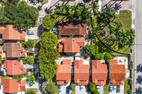 Casa en venta en Miami, Florida, 4 dormitorios, 187.29 m2 № 1984141 - foto 19