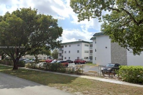 Condominio en venta en Sunrise, Florida, 2 dormitorios, 94.76 m2 № 1994472 - foto 1