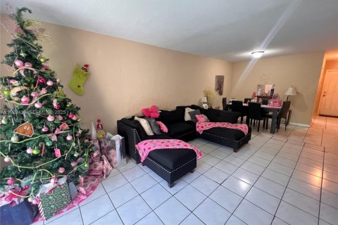 Condominio en venta en Sunrise, Florida, 2 dormitorios, 94.76 m2 № 1994472 - foto 3