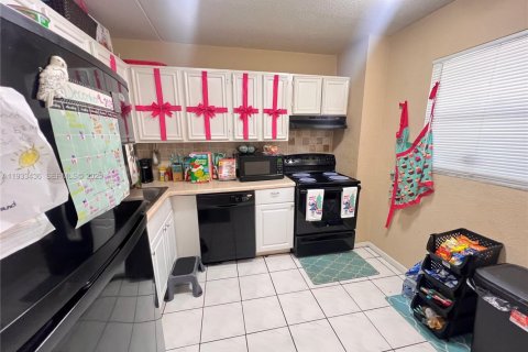 Condominio en venta en Sunrise, Florida, 2 dormitorios, 94.76 m2 № 1994472 - foto 2