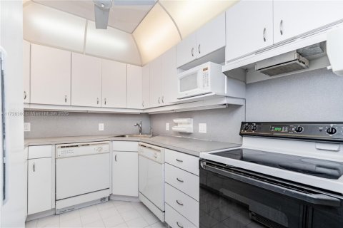 Купить кондоминиум в Авентура, Флорида 1 спальня, 83.24м2, № 1483395 - фото 10
