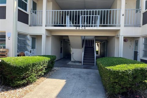 Condo à New Port Richey, Floride, 1 chambre  № 2359051